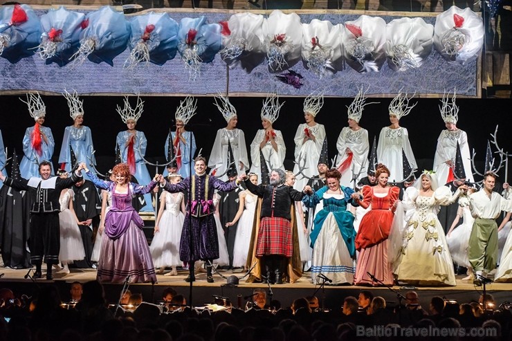 Siguldas 
opermūzikas svētkos noticis operas «Falstafs» brīvdabas oriģināliestudējums 203539