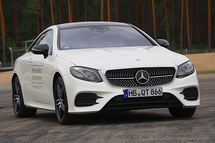 Travelnews.lv 16.08.2017 Biķerniekos joņo ar «Mercedes-Benz Star Experience» pasākuma vāģiem 204581