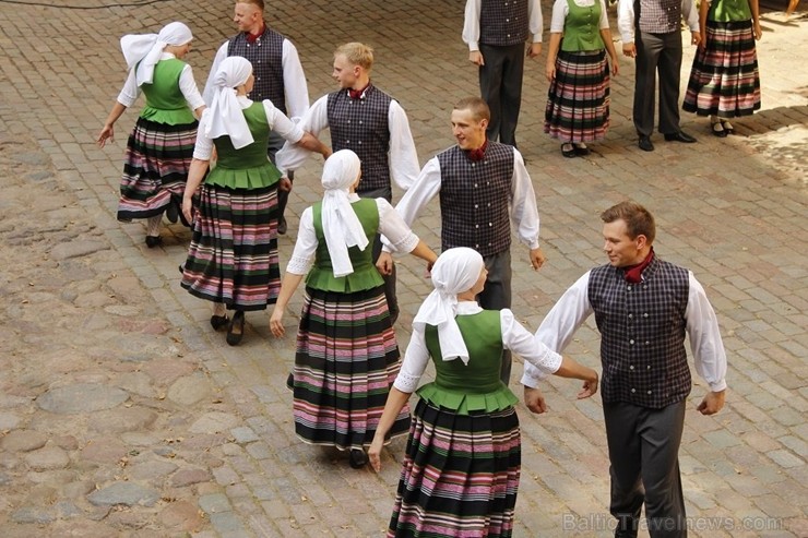 Jaunpils pilī aizvadīti Viduslaiku svētki «Krogus lustes» 204628