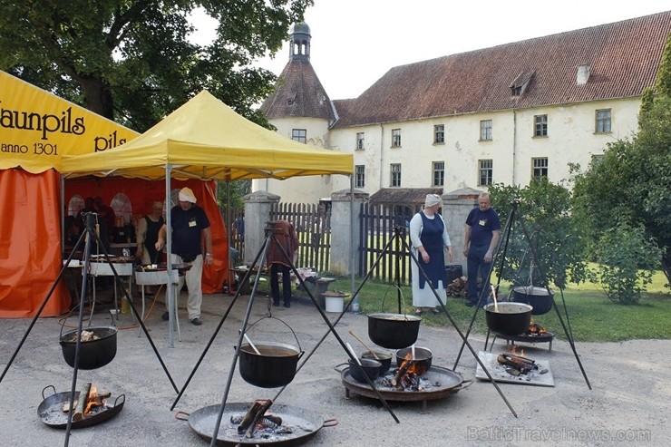 Jaunpils pilī aizvadīti Viduslaiku svētki «Krogus lustes» 204638