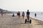 Jūrmalas atpūtnieki un viesi pludmalē ķer pēdējās siltās augusta dienas 10