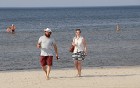 Jūrmalas atpūtnieki un viesi pludmalē ķer pēdējās siltās augusta dienas 38