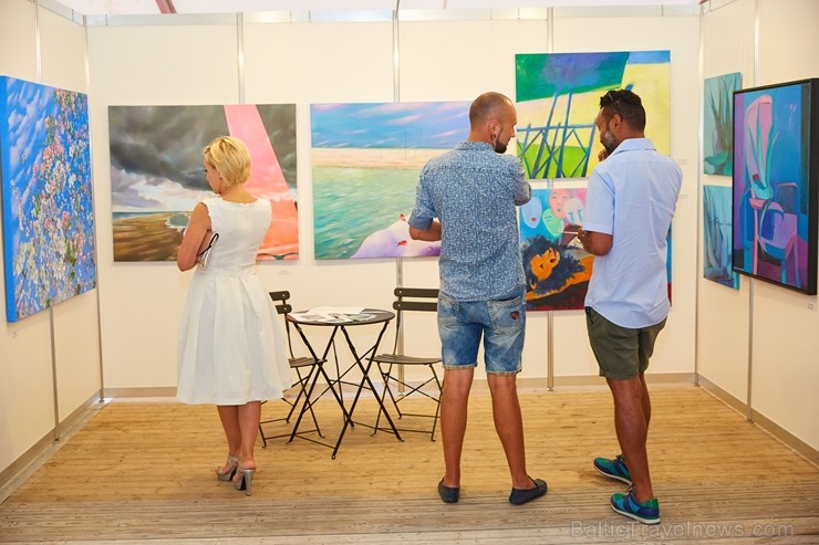 Jūrmalas pludmales kompleksā «Legend Beach» pirmo reizi notiek mākslas gadatirgus «Jurmala Art Fair». 205317