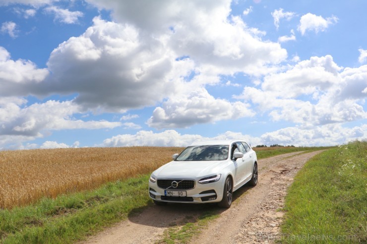 Travelnews.lv ar jauno Volvo V90 Cross Country apceļo Latgali 205430