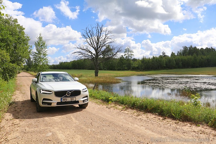 Travelnews.lv ar jauno Volvo V90 Cross Country apceļo Latgali 205433