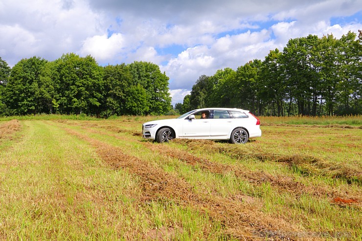 Travelnews.lv ar jauno Volvo V90 Cross Country apceļo Latgali 205434