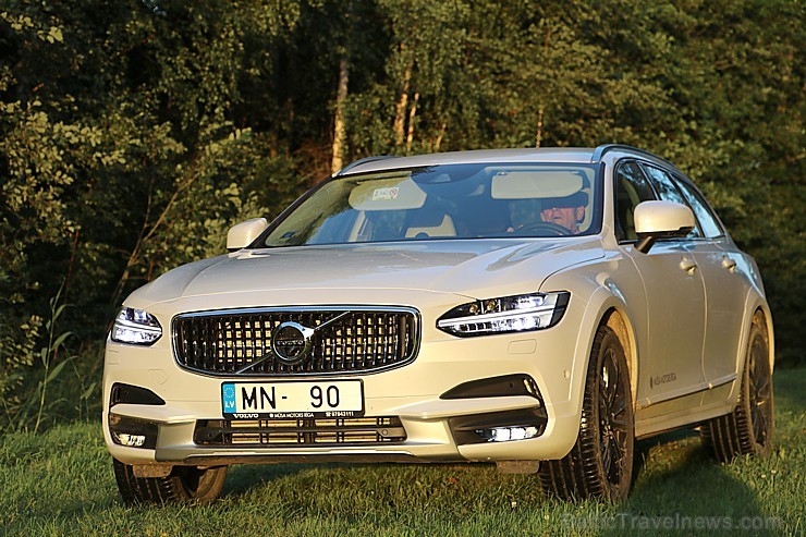 Travelnews.lv ar jauno Volvo V90 Cross Country apceļo Latgali 205440