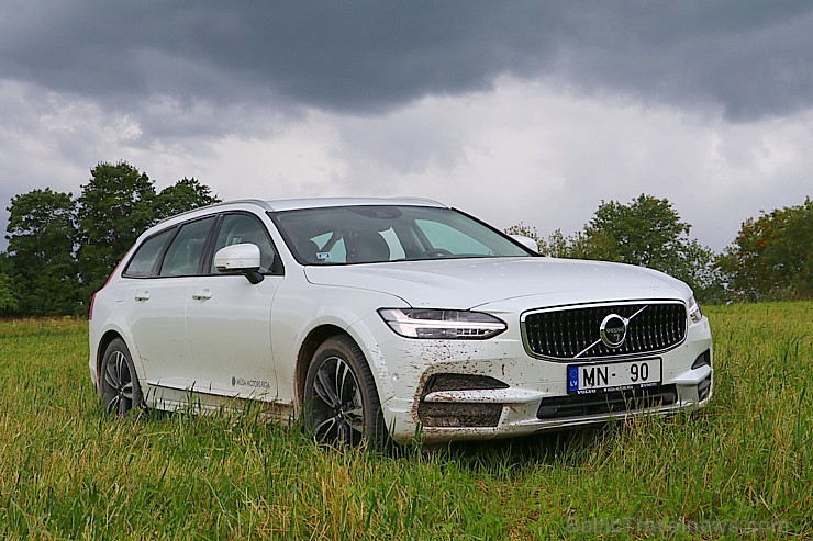 Travelnews.lv ar jauno Volvo V90 Cross Country apceļo Latgali 205441