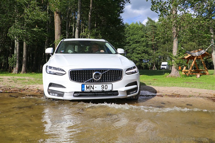 Travelnews.lv ar jauno Volvo V90 Cross Country apceļo Latgali 205454