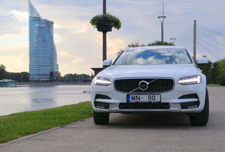 Travelnews.lv ar jauno Volvo V90 Cross Country apceļo Latgali 205502