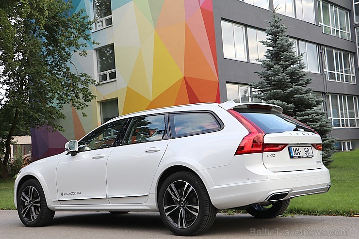 Travelnews.lv ar jauno Volvo V90 Cross Country apceļo Latgali 205512