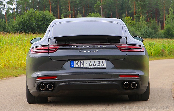 Travelnews.lv ar jauno Porsche Panamera dodas uz «Liepupes muižu» 205656