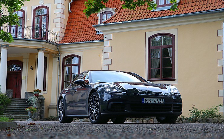 Travelnews.lv ar jauno Porsche Panamera dodas uz «Liepupes muižu» 205678