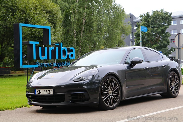 Travelnews.lv ar jauno Porsche Panamera dodas uz «Liepupes muižu» 205759