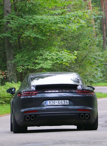 Travelnews.lv ar jauno Porsche Panamera dodas uz «Liepupes muižu» 205763