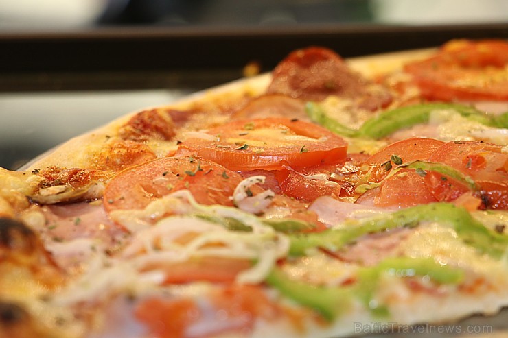 Mēbeļu namā tiek atklāta picēriju tīkla «Pica Lulū» jaunā ēstuve 205997
