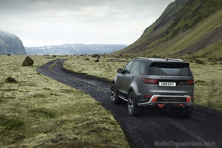 Land Rover Discovery SVX ir īpaši piemērots apvidus cienītājiem un ceļotājiem 207046
