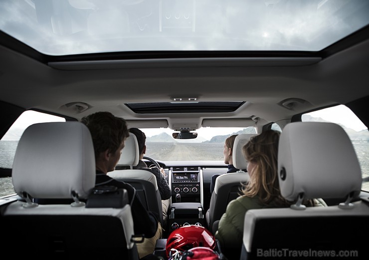 Land Rover Discovery SVX ir īpaši piemērots apvidus cienītājiem un ceļotājiem 207059
