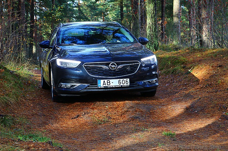 Travelnews.lv apceļo rudenīgo Latviju ar jauno, ekonomisko un ietilpīgo Opel Insignia Sport Tourer 210001