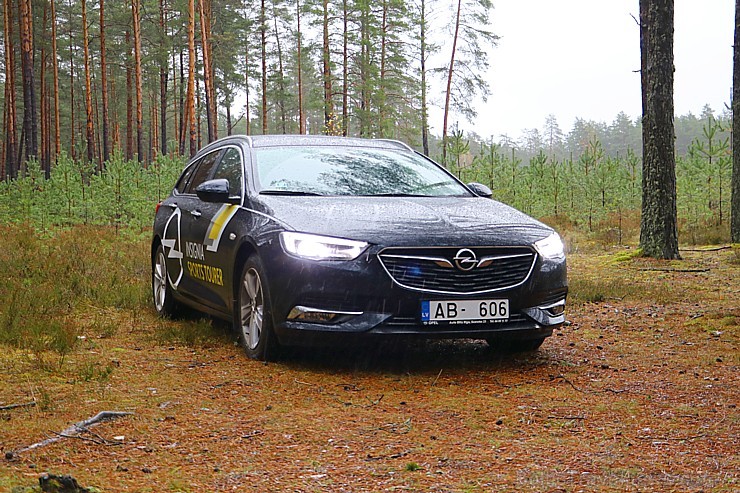 Travelnews.lv apceļo rudenīgo Latviju ar jauno, ekonomisko un ietilpīgo Opel Insignia Sport Tourer 210040
