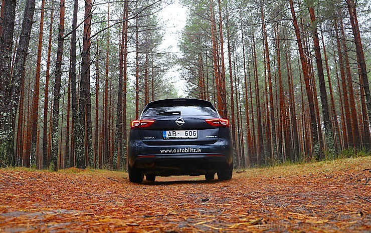 Travelnews.lv apceļo rudenīgo Latviju ar jauno, ekonomisko un ietilpīgo Opel Insignia Sport Tourer 210041
