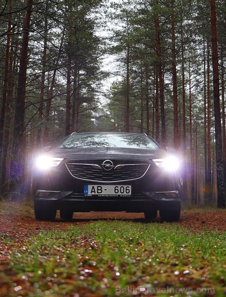 Travelnews.lv apceļo rudenīgo Latviju ar jauno, ekonomisko un ietilpīgo Opel Insignia Sport Tourer 210042