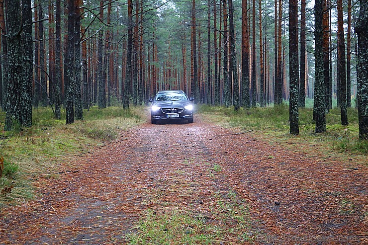 Travelnews.lv apceļo rudenīgo Latviju ar jauno, ekonomisko un ietilpīgo Opel Insignia Sport Tourer 210046
