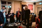 Latvijas slavenības kopā ar viskija ekspertu bauda dzērienus jaunās viesnīcas «Grand Hotel Kempinski» bārā 25