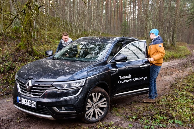 Renault krosoveri dodas Latvijas mežu ceļos. Foto: Gints Ivuškāns 211797