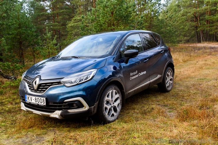 Renault krosoveri dodas Latvijas mežu ceļos. Foto: Gints Ivuškāns 211798