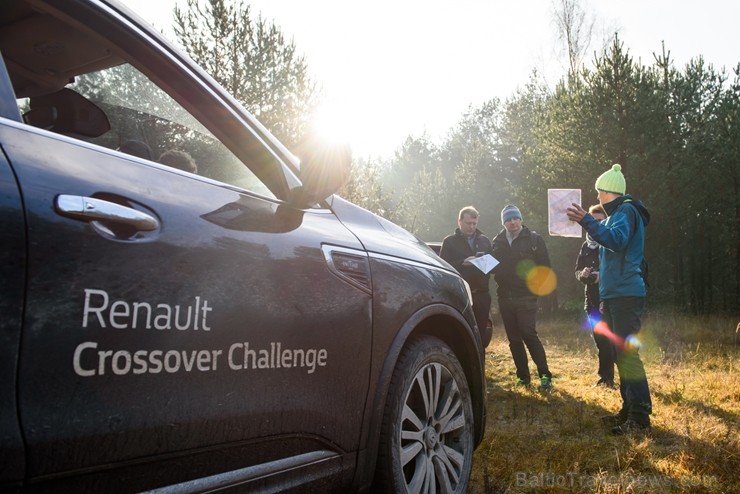 Renault krosoveri dodas Latvijas mežu ceļos. Foto: Gints Ivuškāns 211810
