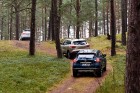 Renault krosoveri dodas Latvijas mežu ceļos. Foto: Gints Ivuškāns 5