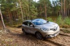 Renault krosoveri dodas Latvijas mežu ceļos. Foto: Gints Ivuškāns 13