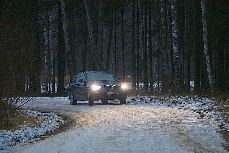 Travelnews.lv dodas pēc Ziemassvētku eglītes mežā ar jauno BMW X3 xDrive20d 213626