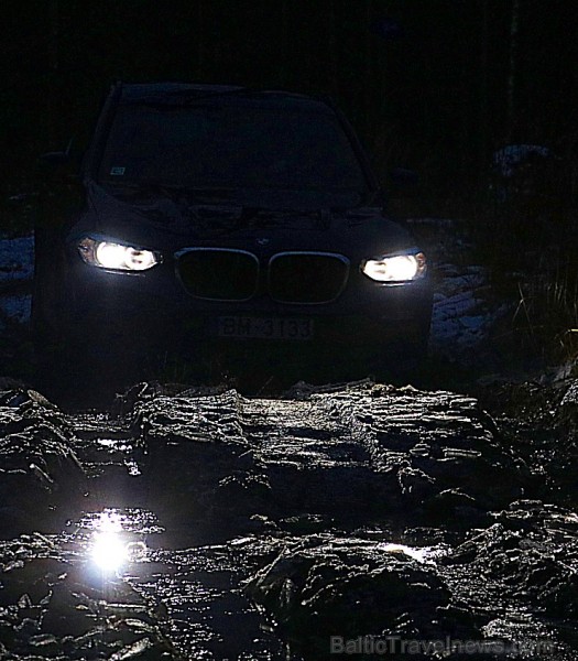 Travelnews.lv dodas pēc Ziemassvētku eglītes mežā ar jauno BMW X3 xDrive20d 213638