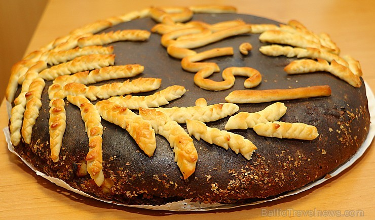 «Aglonas maizes muzejs» sūta Travelnews.lv redakcijai speķa maizes sveicienu 216398
