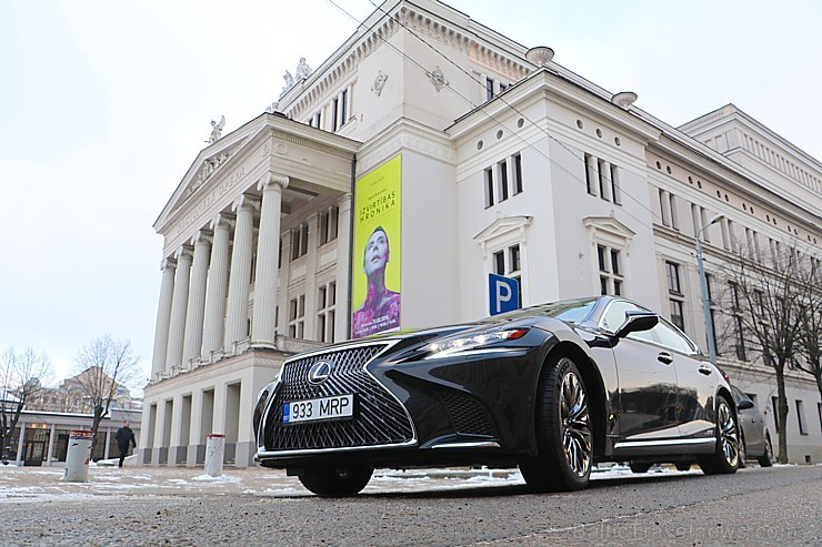 Travelnews.lv apceļo Latviju ar luksus klases vāģi «Lexus LS 500h» 217208