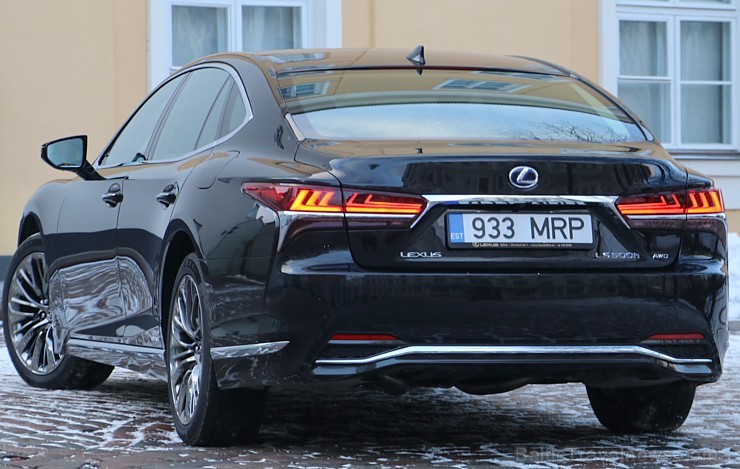 Travelnews.lv apceļo Latviju ar luksus klases vāģi «Lexus LS 500h» 217223