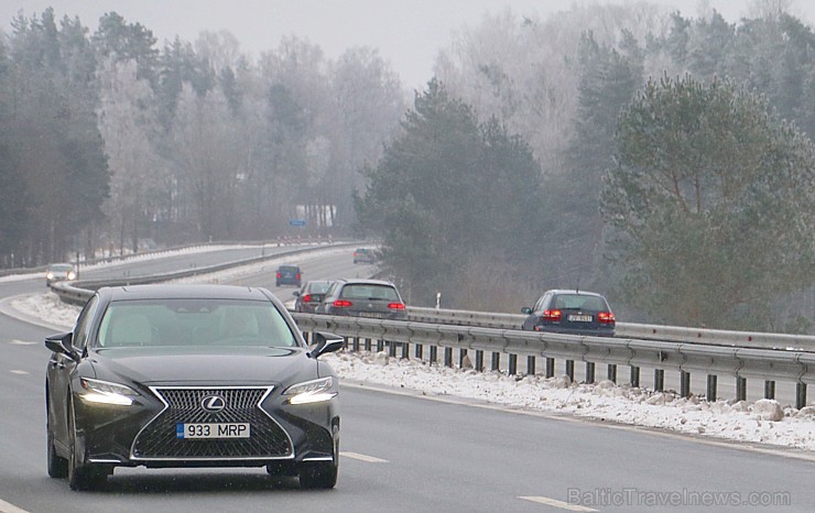 Travelnews.lv apceļo Latviju ar luksus klases vāģi «Lexus LS 500h» 217251