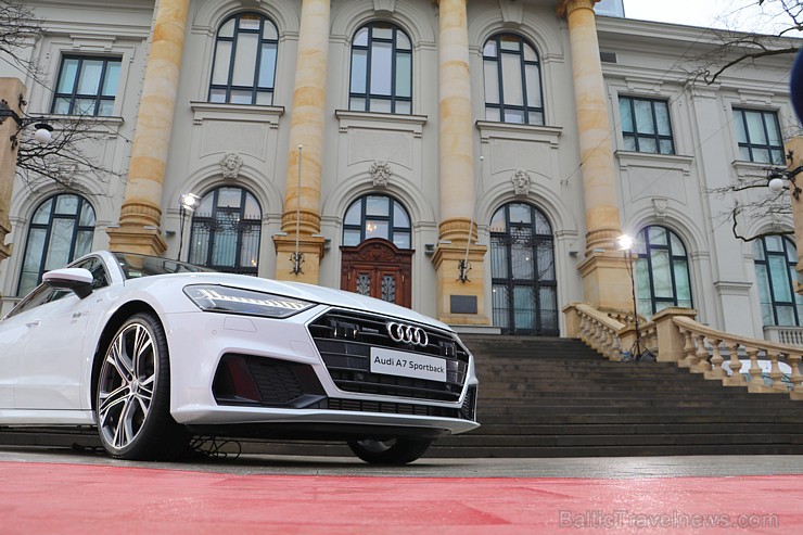 Latvijas Nacionālais mākslas muzejā jaunais «Audi A7 Sportback» prezentējas ar labāko šampanieti 218559