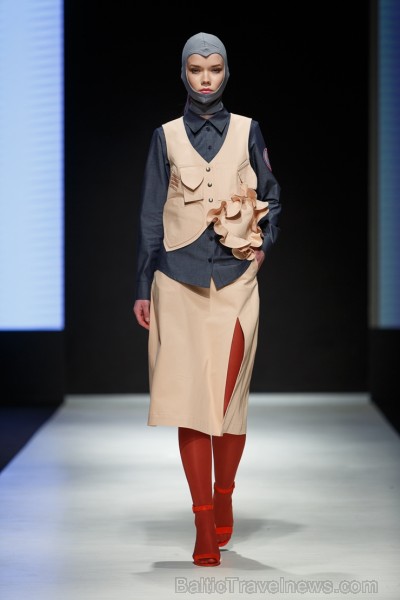Rīgas modes nedēļā prezentē jaunās tērpu kolekcijas. Foto: Mark Litvyakov 219640