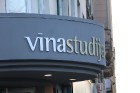 Rīgas restorānā «Vīna Studija» Stabu ielā ir skatāma mākslinieces Ilvitas Didrihsones personālizstāde «Sarunas caur puķēm» 25