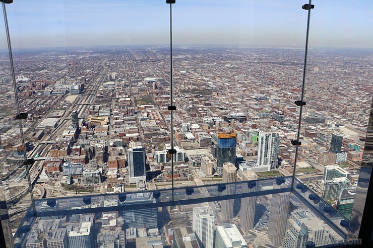 Travelnews.lv apmeklē Čikāgas augstākās ēkas Vilisa torņa skata platformu «Skydeck Chicago». Atbalsta: Finnair 221865