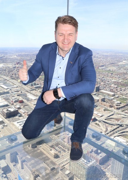 Travelnews.lv apmeklē Čikāgas augstākās ēkas Vilisa torņa skata platformu «Skydeck Chicago». Atbalsta: Finnair 221867
