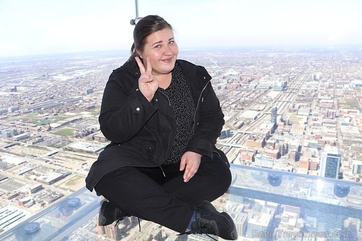 Travelnews.lv apmeklē Čikāgas augstākās ēkas Vilisa torņa skata platformu «Skydeck Chicago». Atbalsta: Finnair 221872