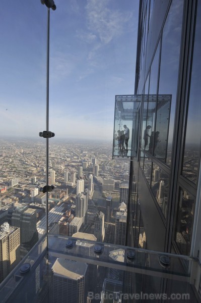Travelnews.lv apmeklē Čikāgas augstākās ēkas Vilisa torņa skata platformu «Skydeck Chicago». Atbalsta: Finnair 221877