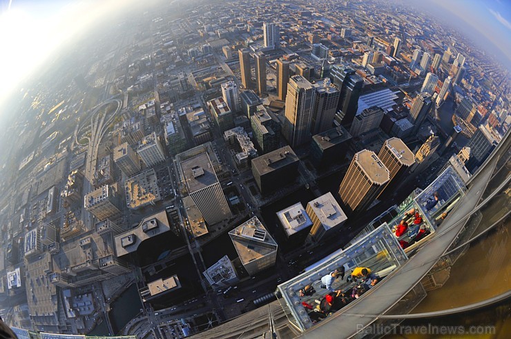 Travelnews.lv apmeklē Čikāgas augstākās ēkas Vilisa torņa skata platformu «Skydeck Chicago». Atbalsta: Finnair 221878