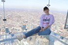 Travelnews.lv apmeklē Čikāgas augstākās ēkas Vilisa torņa skata platformu «Skydeck Chicago». Atbalsta: Finnair 16