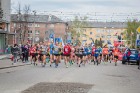 Daugavpilī ap trīs tūkstošiem cilvēku izskrien skriešanas seriāla pusmaratonā 19