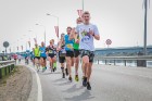 Daugavpilī ap trīs tūkstošiem cilvēku izskrien skriešanas seriāla pusmaratonā 20